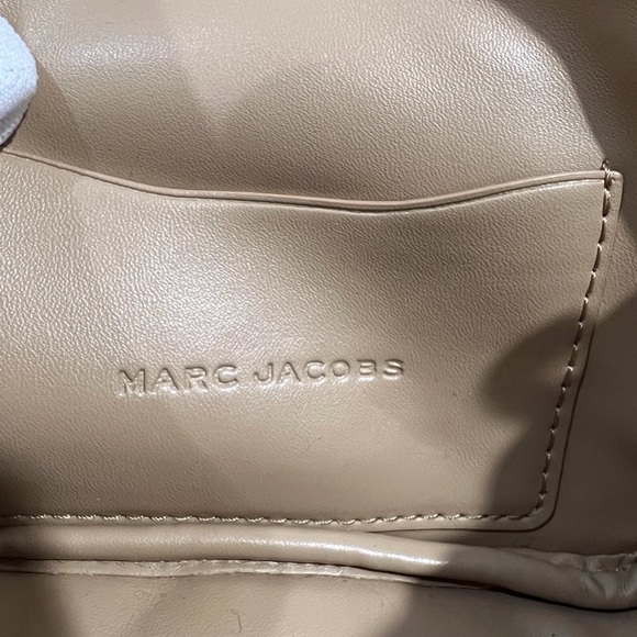 MARC JACOBS The Teddy J Marc Mini Crossbody Bag in Caramel with Chain Link - Picture 11 of 14
